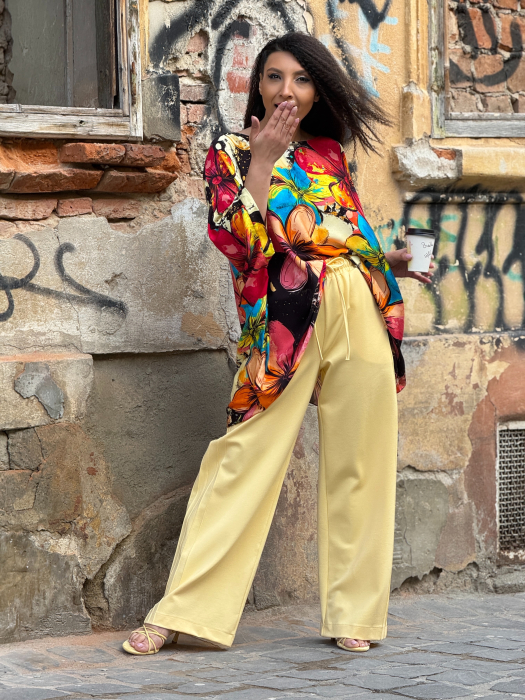 Bluza din vascoza cu colturi si imprimeu floral [8]