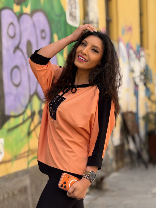 Bluza din vascoza cu detaliu in piept si snur la gat [2]