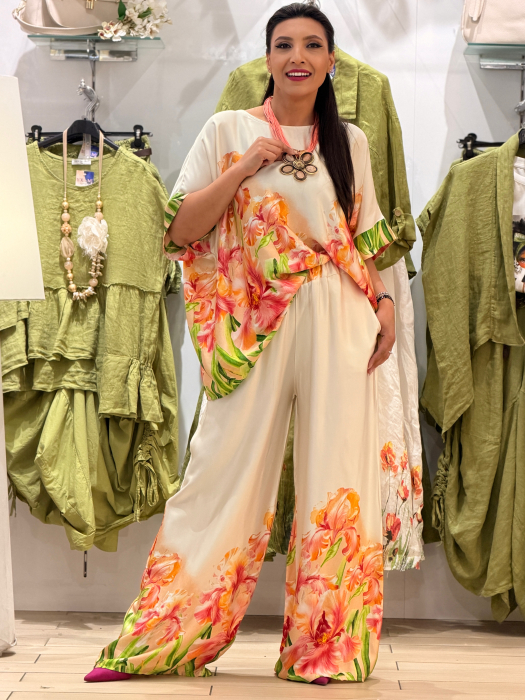 Bluza din vascoza cu imprimeu flori rosii [6]