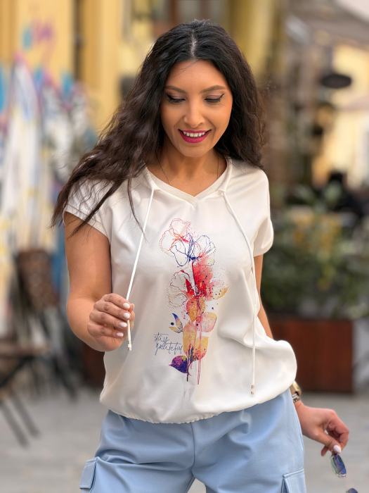 Bluza din vascoza cu snur la gat si floricele multicolore [3]