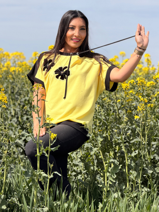 Bluza galbena cu 2 flori negre [3]