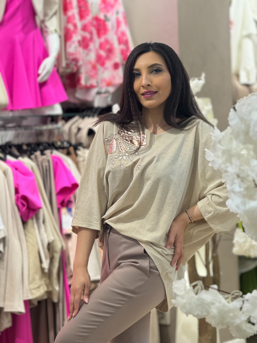 Bluza lejera cu fluture stralucitor [3]