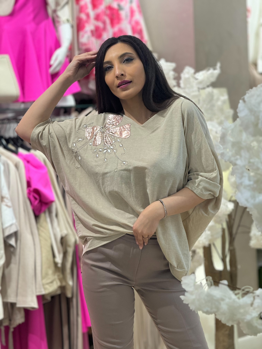 Bluza lejera cu fluture stralucitor [2]