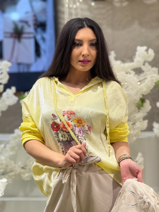 Bluza lejera cu gluga si imprimeu floral [3]