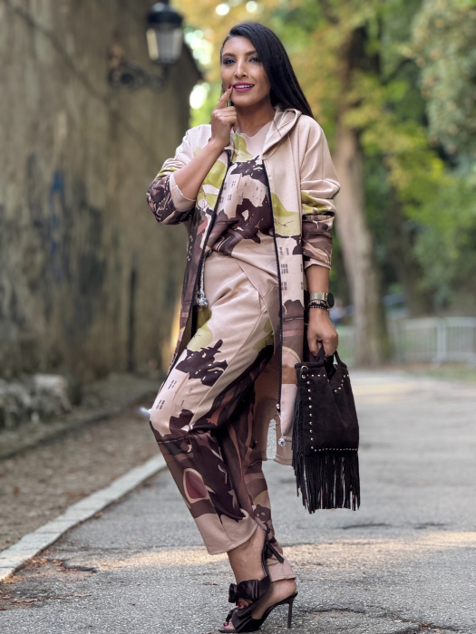 Bluza lejera cu imprimeu artistic si accente aurii [5]