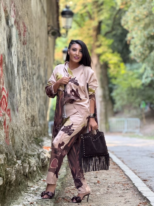 Bluza lejera cu imprimeu artistic si accente aurii [6]