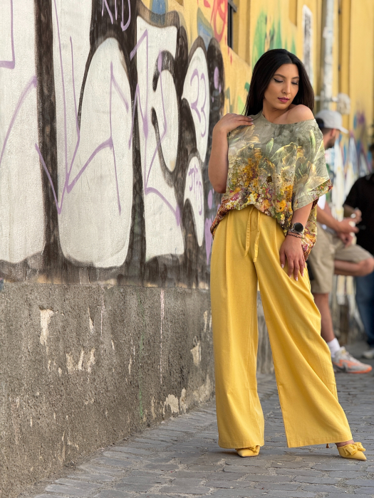 Bluza lejera cu imprimeu flori [4]