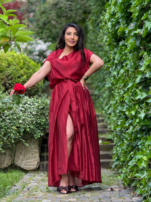 Bluza lejera rosie cu detaliu la umar [4]