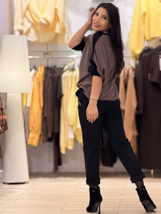 Bluza maro cu imprimeu abstract [4]
