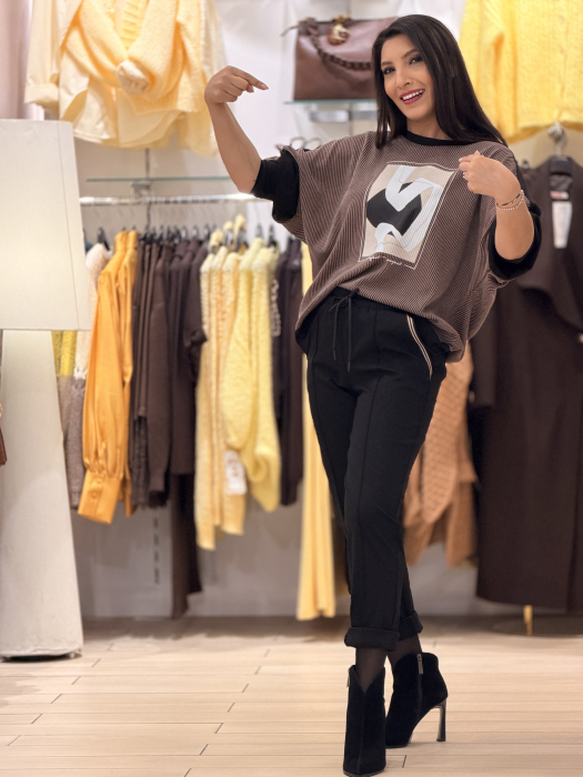 Bluza maro cu imprimeu abstract [3]
