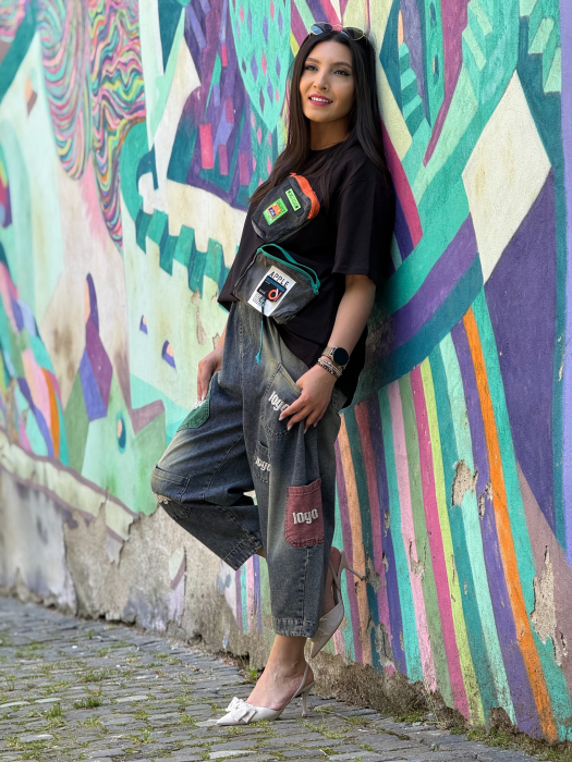 Bluza neagra cu buzunare decorative aplicate [4]