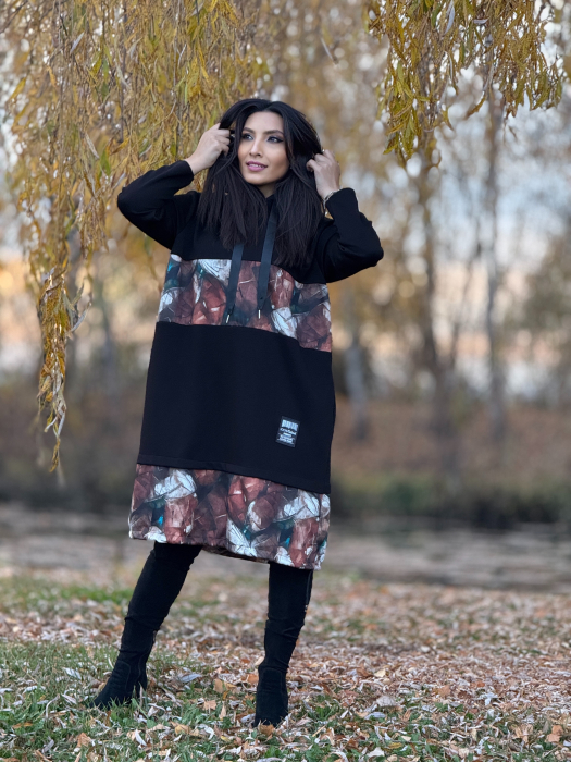 Bluza neagra cu gluga si imprimeu abstract [1]