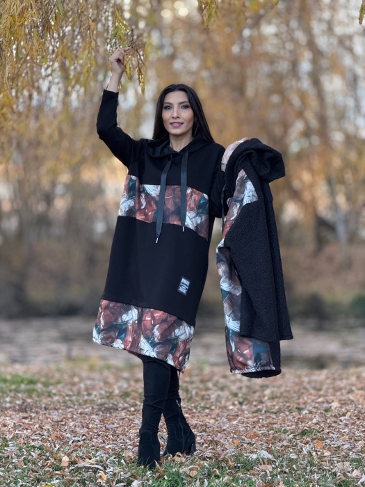 Bluza neagra cu gluga si imprimeu abstract [4]