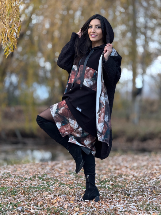 Bluza neagra cu gluga si imprimeu abstract [6]