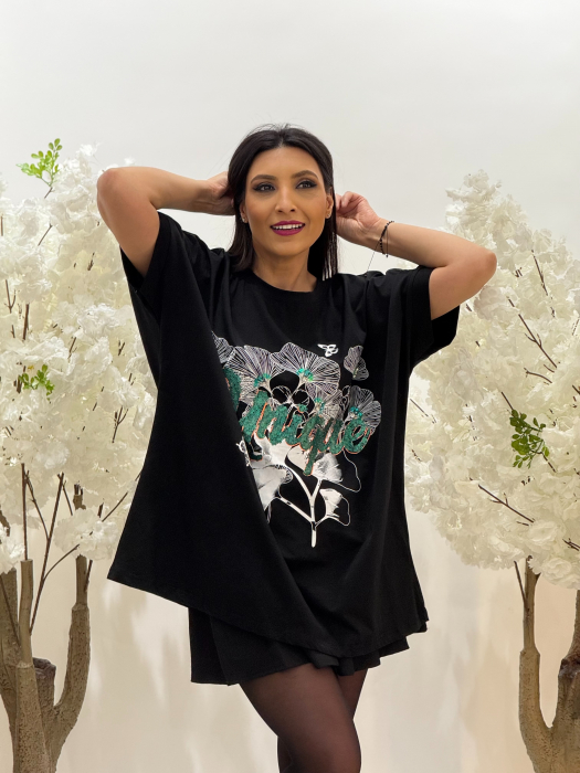 Bluza neagra cu imprimeu flori si scris [3]