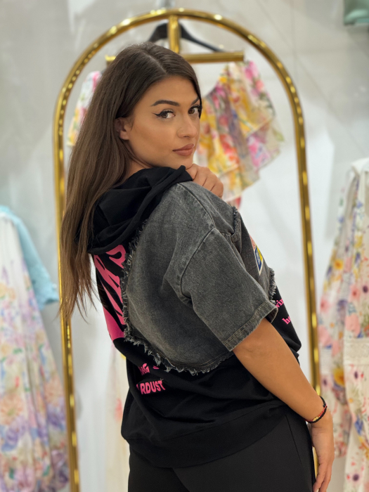 Bluza neagra cu insertii din denim si imprimeu scris roz [3]