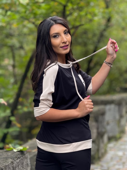 Bluza neagra cu trei flori [6]