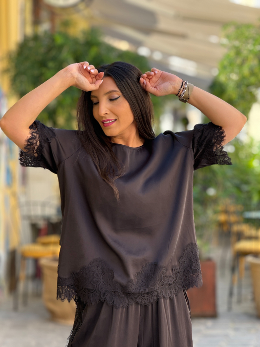 Bluza neagra satinata cu dantela aplicata [3]