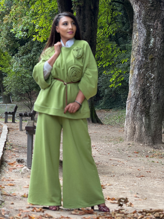 Bluza oversize cu flori 3D aplicate [5]