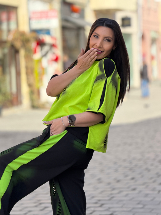 Bluza oversize cu maneci largi si taieturi decorative [5]