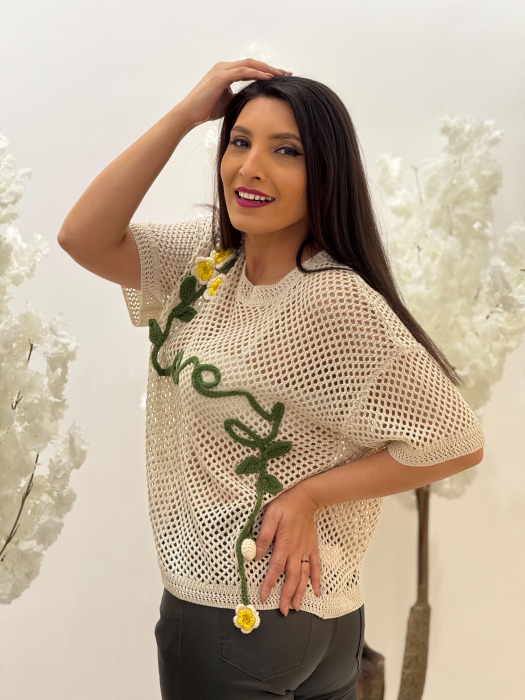 Bluza perforata cu floare brodata [5]