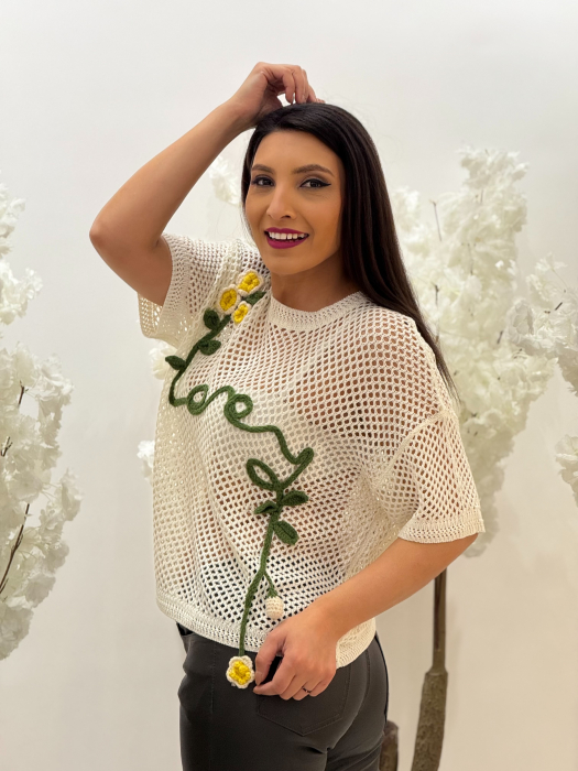 Bluza perforata cu floare brodata [5]
