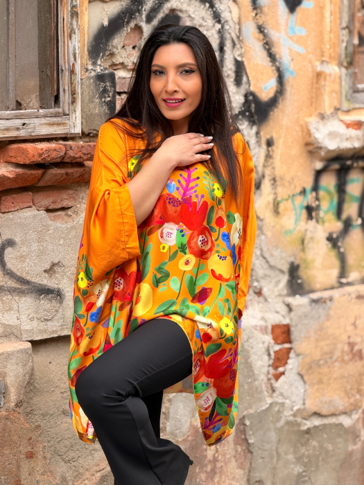 Bluza portocalie din vascoza cu imprimeu flori abstracte [5]