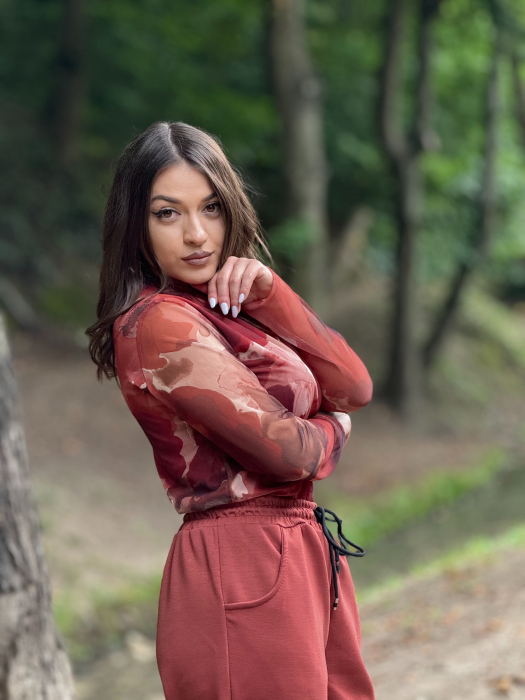 Bluza rosie cu imprimeu floral [2]