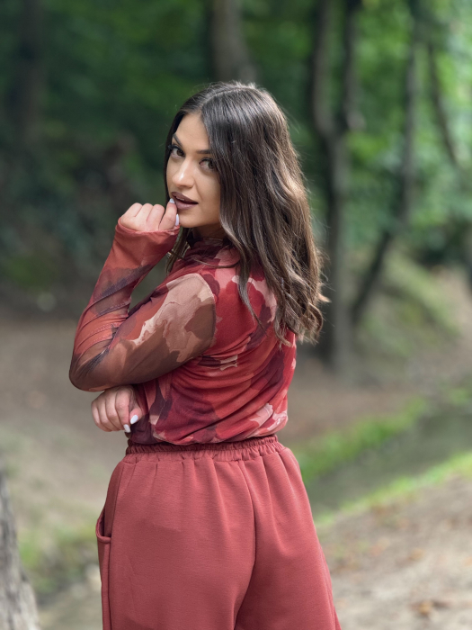Bluza rosie cu imprimeu floral [3]