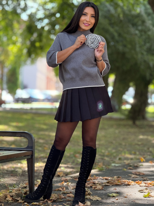 Bluza tricotata cu brosa floare [2]