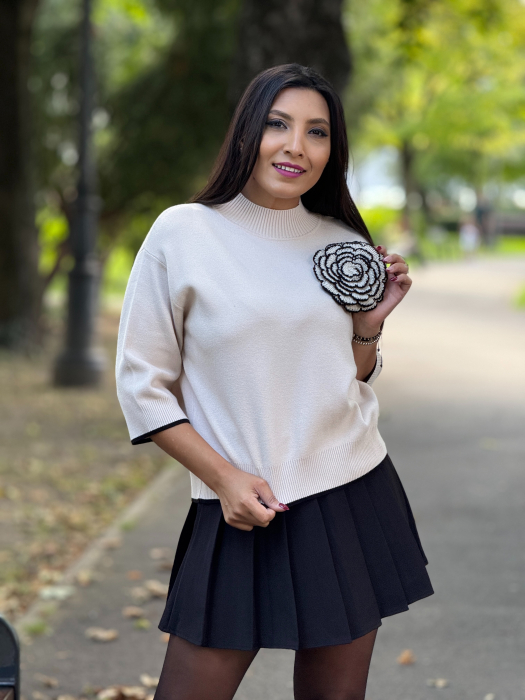Bluza tricotata cu brosa floare [2]