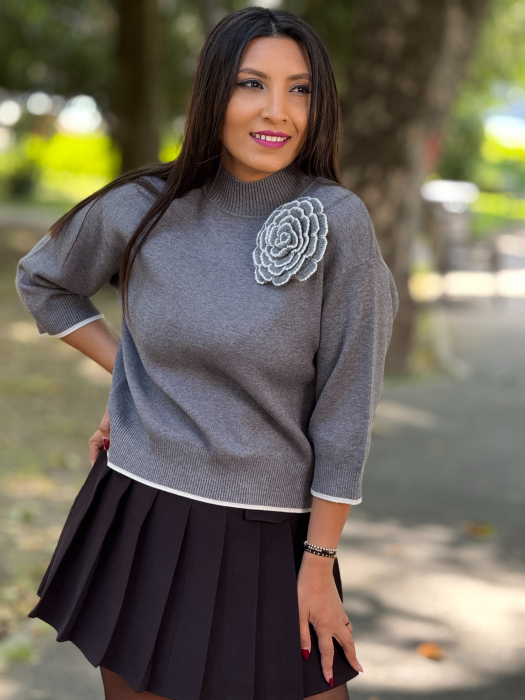 Bluza tricotata cu brosa floare [5]
