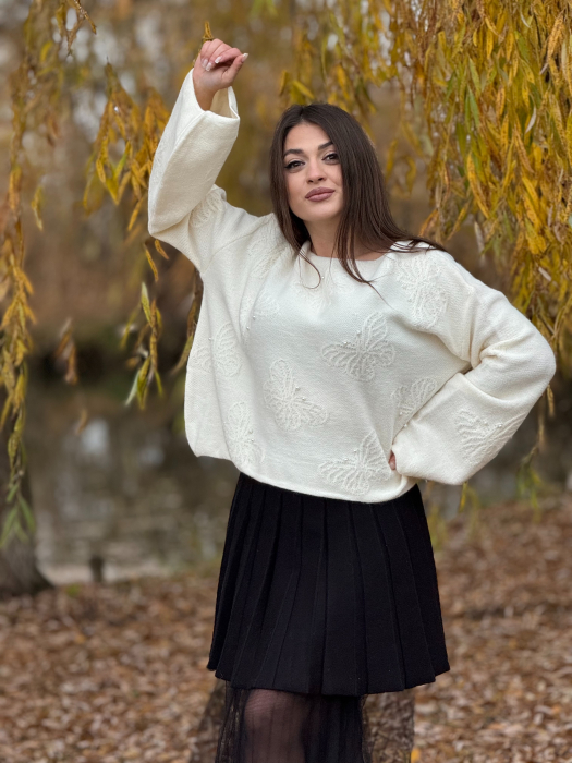 Bluza tricotata cu fluturi brodati si perle decorative [3]