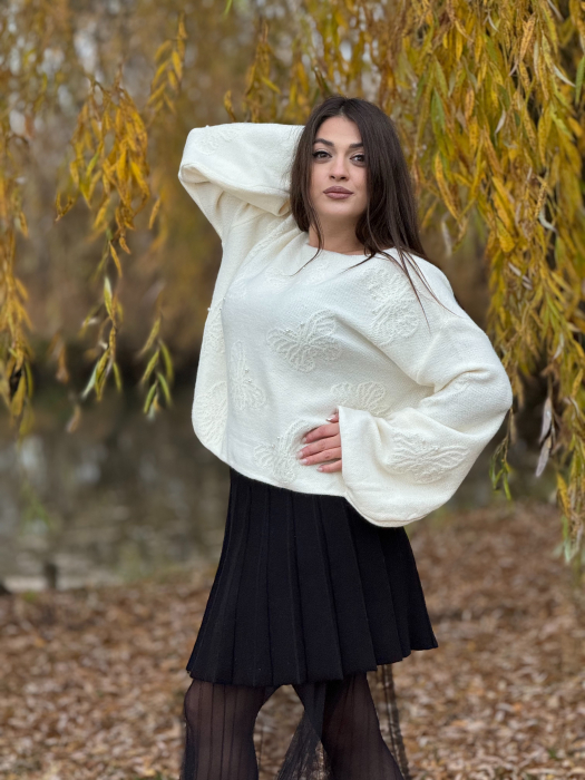 Bluza tricotata cu fluturi brodati si perle decorative [1]