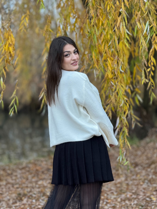 Bluza tricotata cu fluturi brodati si perle decorative [4]