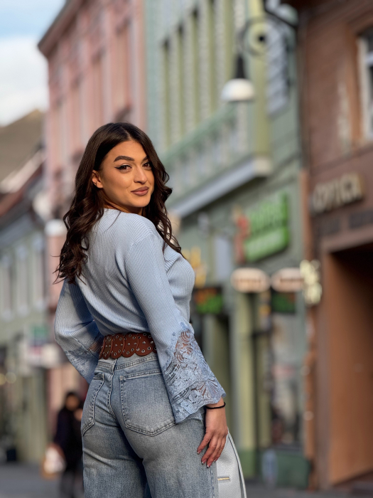 Bluza tricotata cu maneci trei sferturi si detalii din dantela [4]