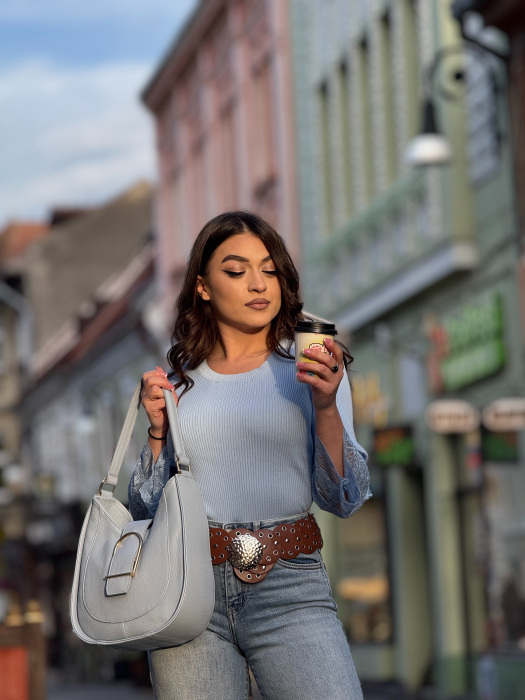 Bluza tricotata cu maneci trei sferturi si detalii din dantela [2]