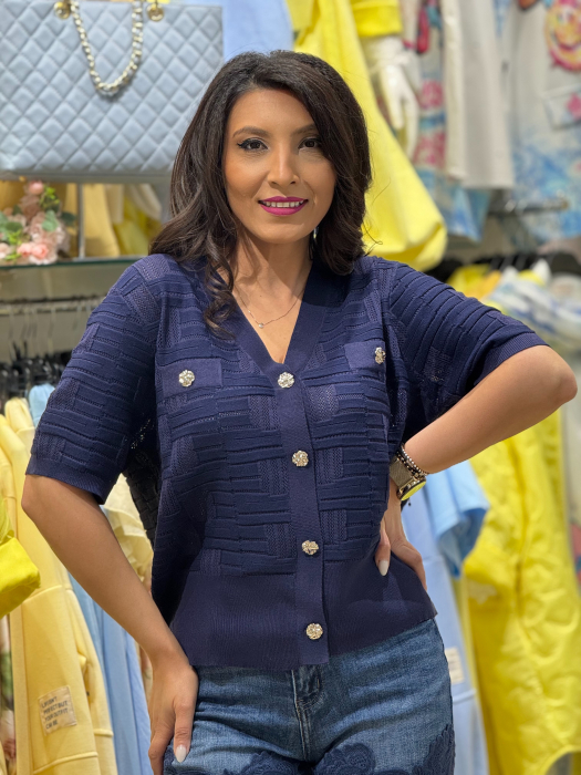 Bluza tricotata cu nasturi si decolteu in V [3]