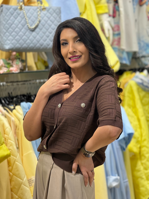 Bluza tricotata cu nasturi si decolteu in V [3]