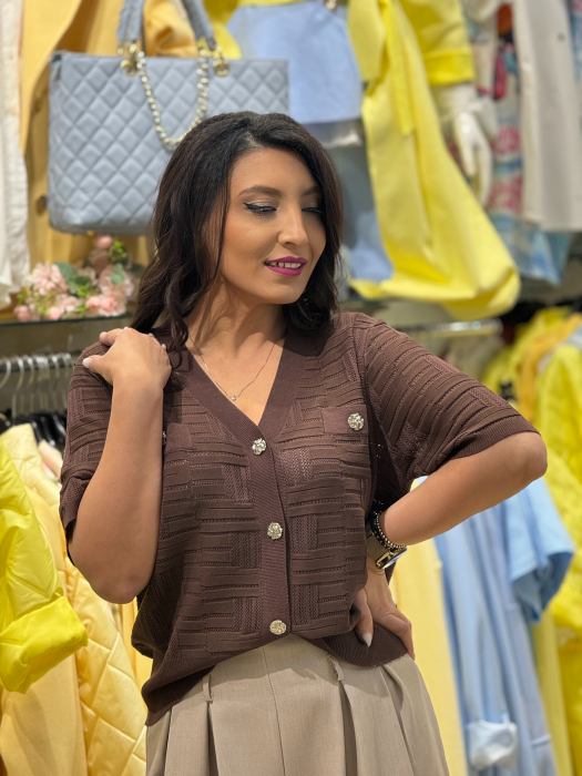 Bluza tricotata cu nasturi si decolteu in V [2]