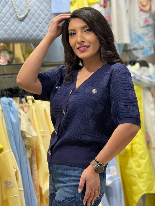 Bluza tricotata cu nasturi si decolteu in V [2]