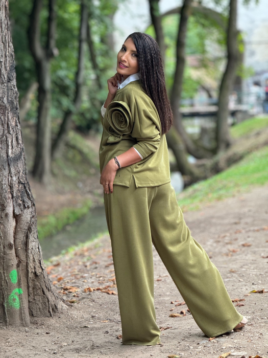 Bluza verde cu aplicatie florala [4]
