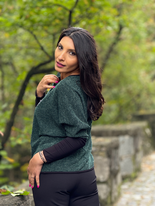 Bluza verde cu cercuri [4]