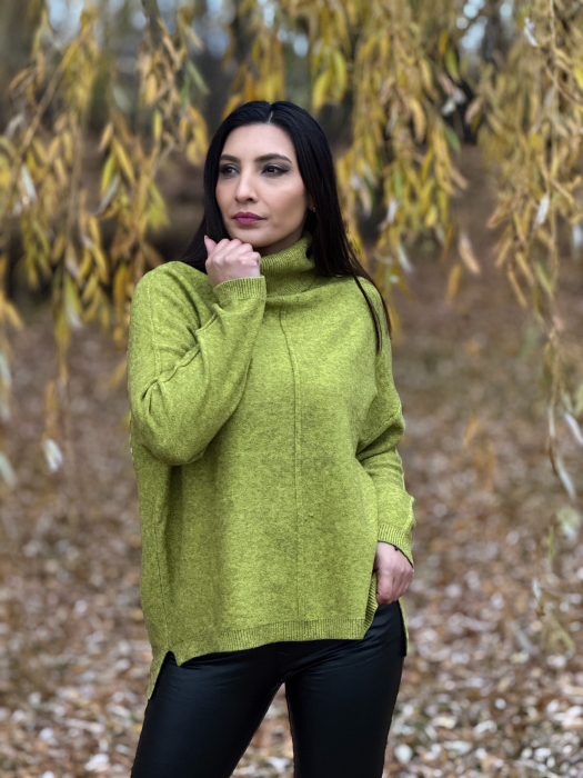 Bluza verde cu gat inalt [2]