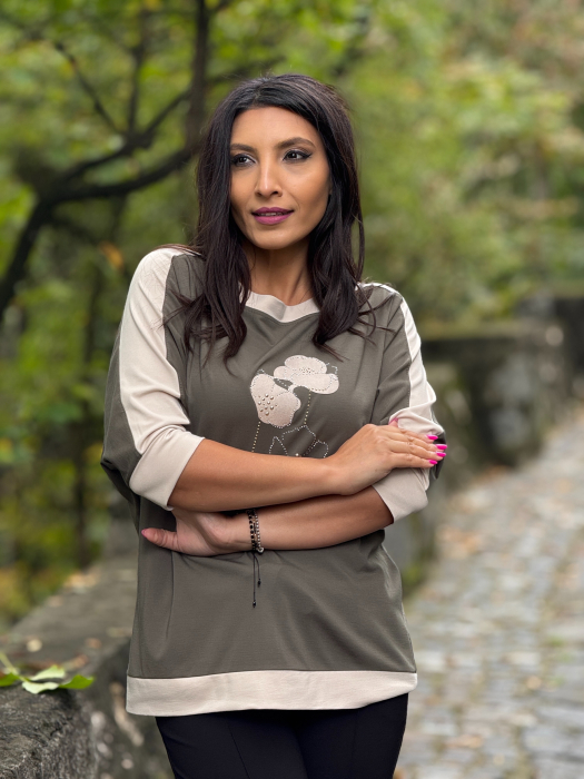Bluza verde cu trei flori [3]