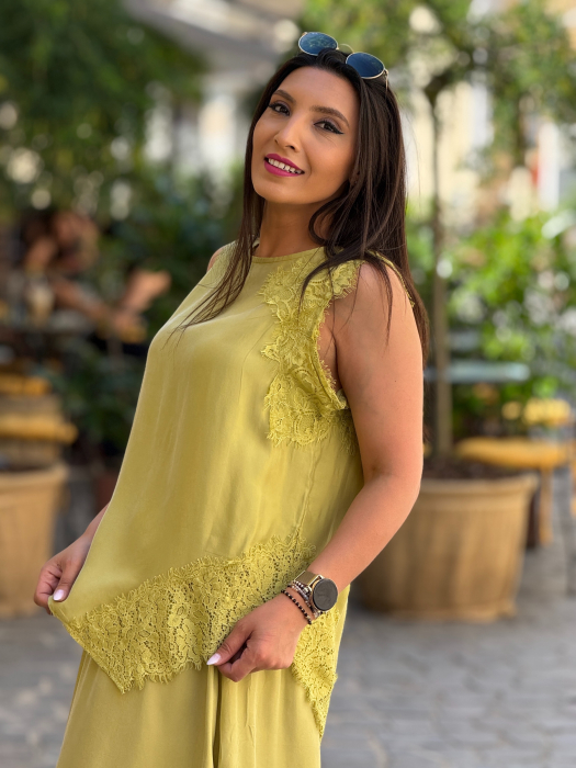Bluza verde olive cu detalii din dantela [2]