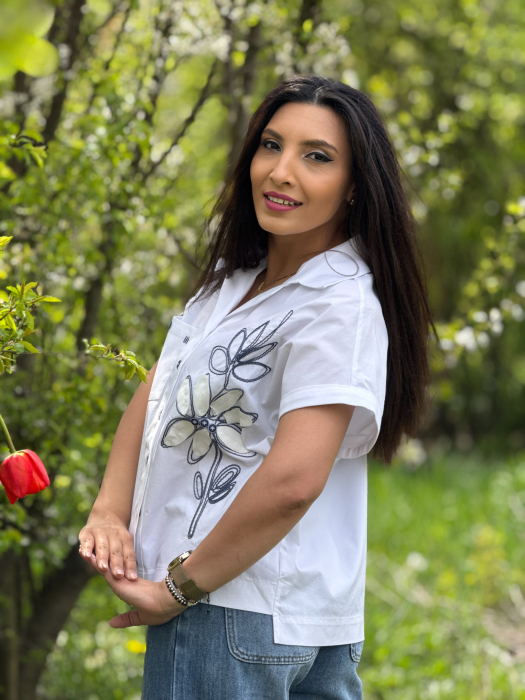 Camasa alba cu broderie florala [3]