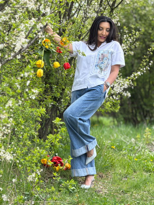 Camasa alba cu guler contrastant si imprimeu artistic [6]