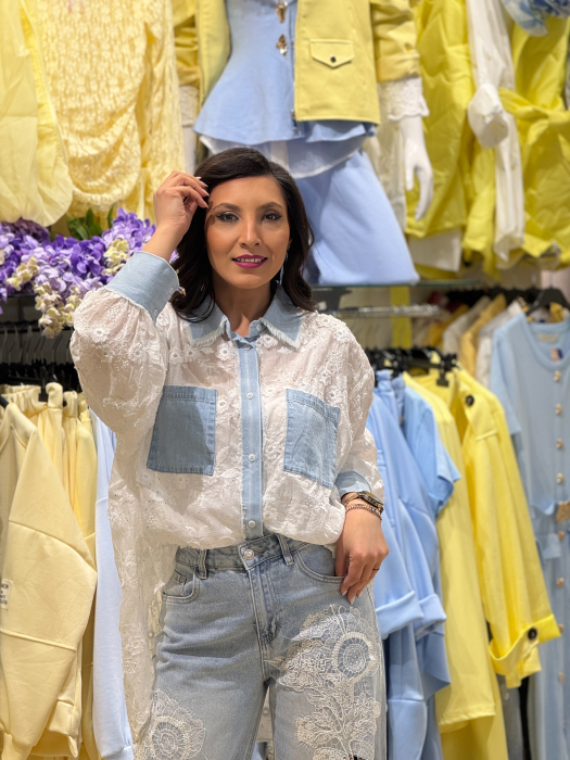 Cămașă albă din dantelă brodată cu inserții denim bleu [2]