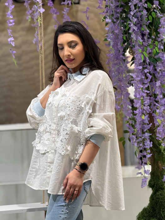 Cămașă albă vaporoasă cu dantelă florală 3D și guler bleu [2]